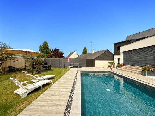 Liffre Apartment | L'Azur - Piscine Privée & Chauffée - Parking Privé