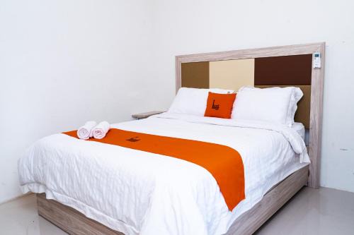 Bogor Timur House | Budget-Friendly Stay at L'cost Homestay with Dining Options