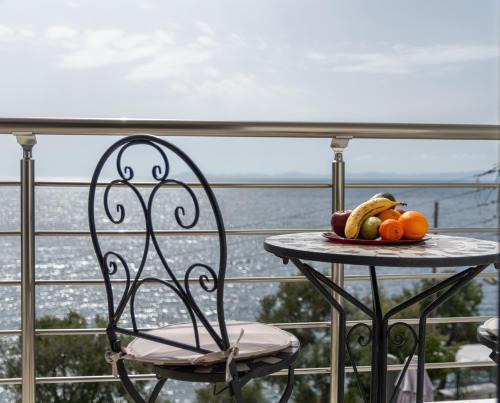 Neos Marmaras Apartment | Oceanfront L&D Apartment with 10/10 Guest Ratings