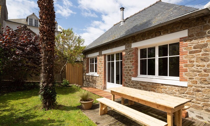 Saint-Servan House | Oceanfront Retreat: L'Echappée One Bedroom Getaway