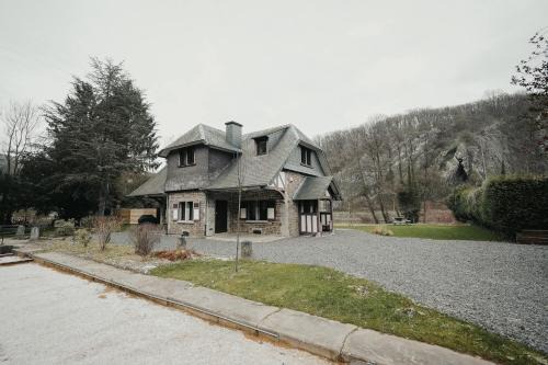 Tilff House | Exquisite L’Écluse Simon: Oceanfront Haven with Hot Tub