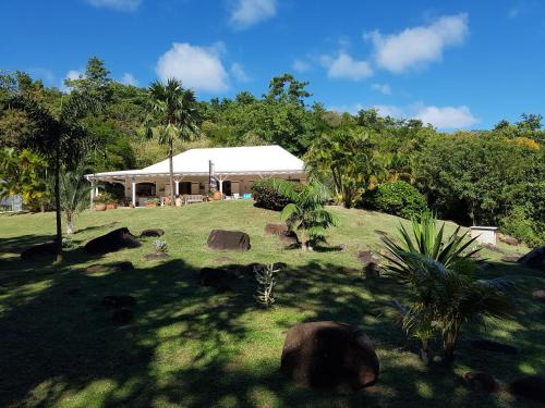 Tartane Villa | Oceanfront Elegance at L'Ecrin Vert - 9/10 Guest Rated