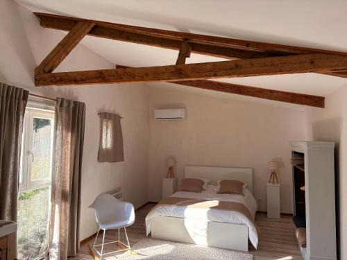 Limoux Apartment | Guest Rated 10/10: Experience L'Ecurie en ville Stay