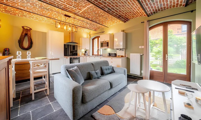 Ennevelin House | Welcoming Farm Cottage at Domaine d'Antan - Pet Friendly!