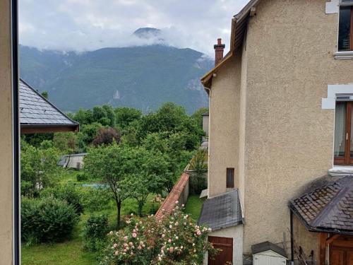 Saint-Etienne-de-Cuines Apartment | Family-Friendly Escape at L' edelweiss Hotel