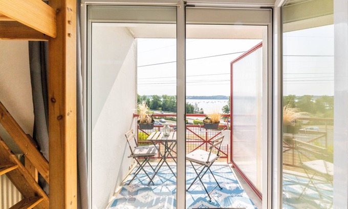 La Richardais Apartment | Oceanfront Studio Apartment L'Effet Mer with Spa Access