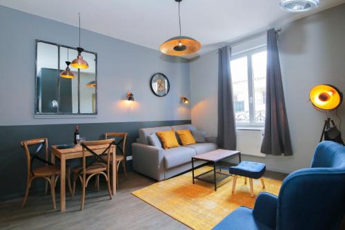 Saint-Roch - Badouillere - Chavanelle Apartment | Chic and Cozy L'Eléphant: Pet-Friendly in City Center