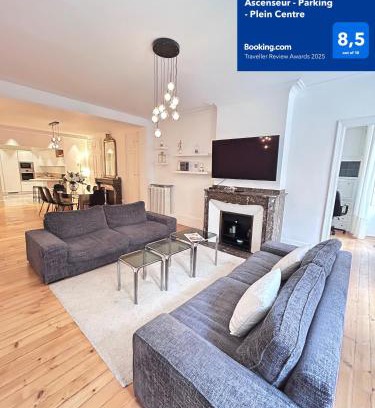 Carmes Apartment | Spacious Central Retreat with Elevator and Parking Access