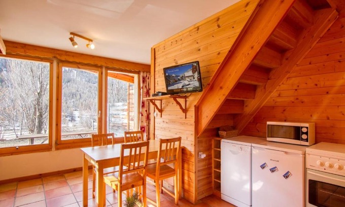 Nevache Ski Chalet | Relax at L'Elva Hameau des Chazals in Nevache