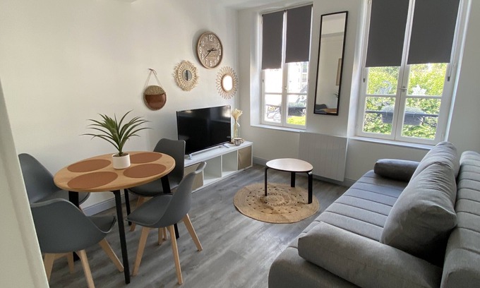 Saint-Quentin Apartment | Delightful Duplex Apartment in Hyper Centre with Spa