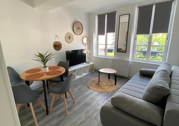Saint-Quentin Apartment | Delightful Stay at L'Emile Zola with Breakfast Included