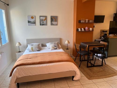 Chaille-les-Marais Apartment | Beautiful L'enclos bleu Gîte with Pool & Ocean Views
