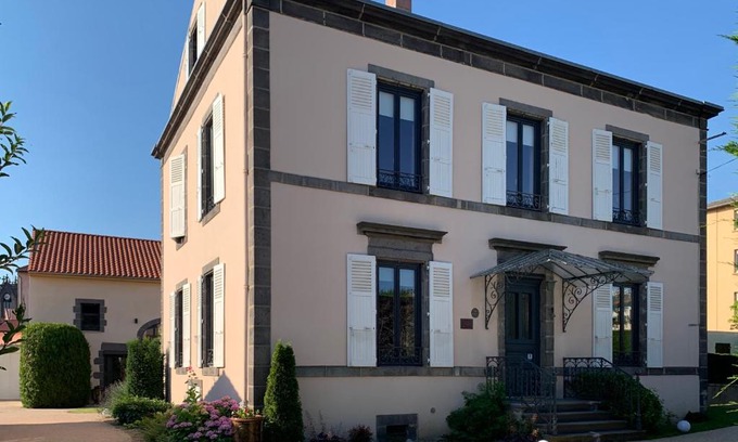 Aubiere House | Exceptional Stay at L'Enclos de Ribains with Breakfast Included