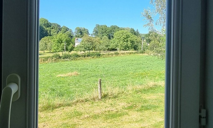 La Croisille-sur-Briance House | Charming L'Enclos du Bélier: Gîte & B&B with Breakfast