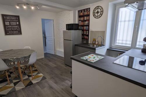 La Ferte-Alais Apartment | Pet-Friendly L'Entracte Appart Hôtel in the City Center