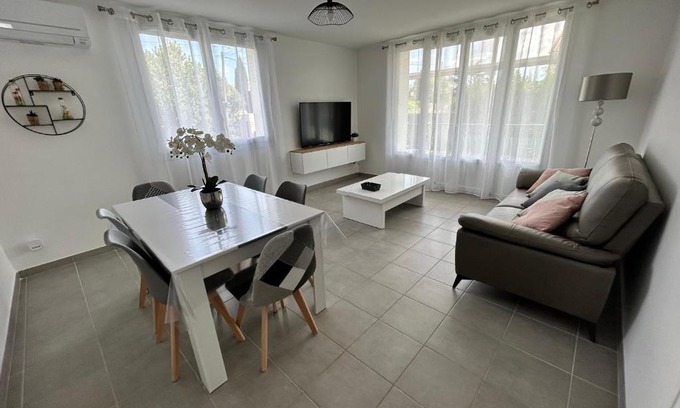 Beaumont-les-Valence Apartment | Enchanting L'Entre Deux Rêves: Guest Rated 9.7/10