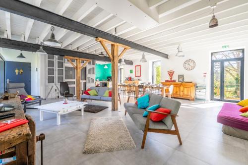 Joue-sur-Erdre House | Discover L'erdre au moulin: Family-Friendly & Accessible Stay