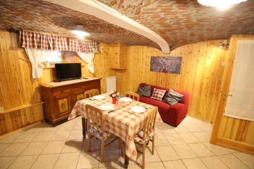 Brusson Apartment | Explore L'ermellino Bilocale in Centro - Pet & Child Friendly