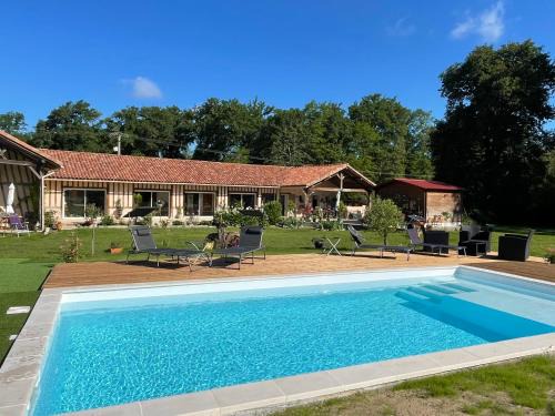 Creon-dArmagnac Bed & Breakfast | Inviting L'Escafouchot de Moulère: Top-Rated Pool & Hot Tub