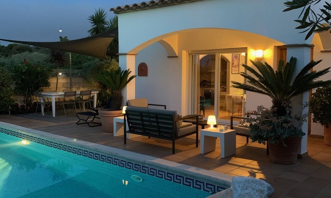 L'Escala House | Inviting L'Escala House with Private Pool & Ocean Views
