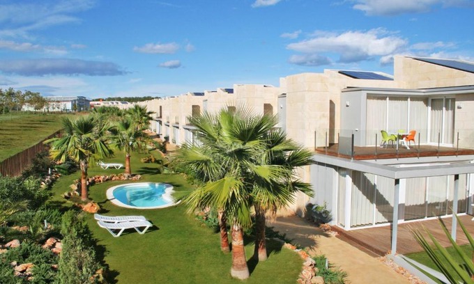 L'Escala Apartment | Beautiful L' Escala Resort with Oceanfront Pool & Breakfast