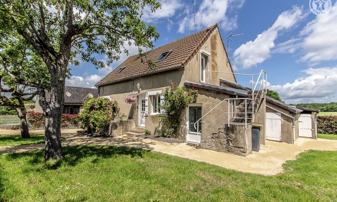 Pouilloux House | Discover L'Escale Bourguignonne: Pet-Friendly Getaway