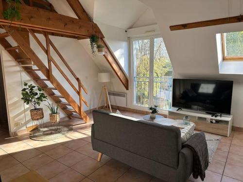 Neauphle-le-Chateau Apartment | Family-Friendly Retreat at L'escale de Neauphle, Versailles