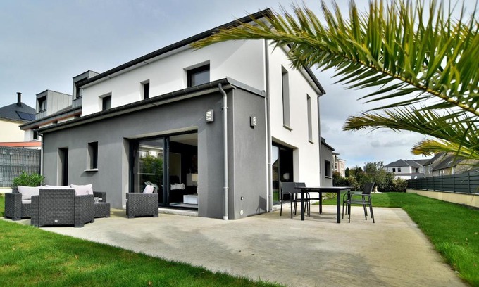Rotheneuf-Le Pont House | Cozy L'escale de Rothéneuf, Steps from the Beach