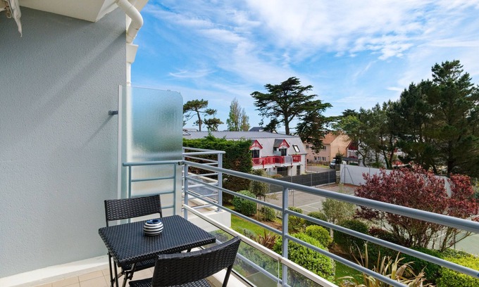 Pornichet Apartment | Beachside Bliss at L'Escale des Jaunais, Steps from the Shore