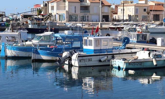 Martigues Apartment | Relax at L'Escale du Marin: Family-Friendly Retreat