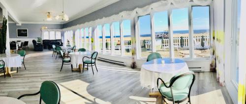 Riviere-au-Tonnerre Hotel | Cozy L`Escale Lam-Air: Pet-Friendly with Ocean Views