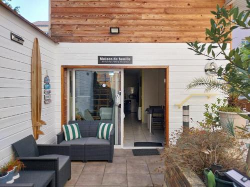 Vichy House | Pet-Friendly L'Escale VICHY with Oceanfront Views