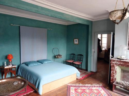 Saint-Sauveur-en-Puisaye Bed & Breakfast | Enchanting L'escalier des rêves with Top-Rated Amenities