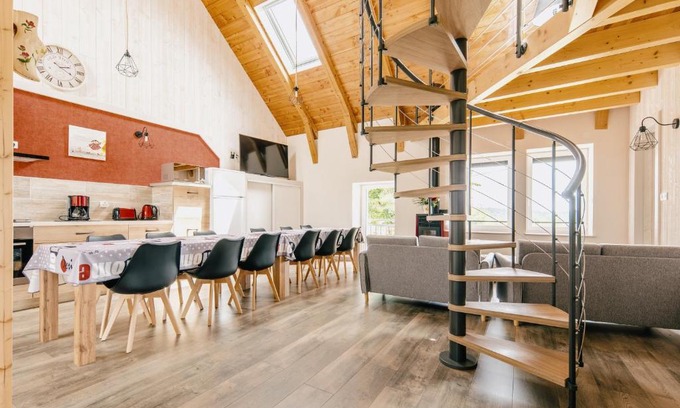 Plantades Apartment | Family-Friendly Retreat at L'Escapade à la Banut - 4 Stars