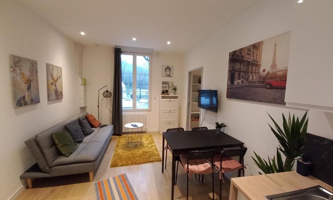 Centre Erlon Apartment | Top-Rated L'escapade Rémoise with Family and Pet Amenities