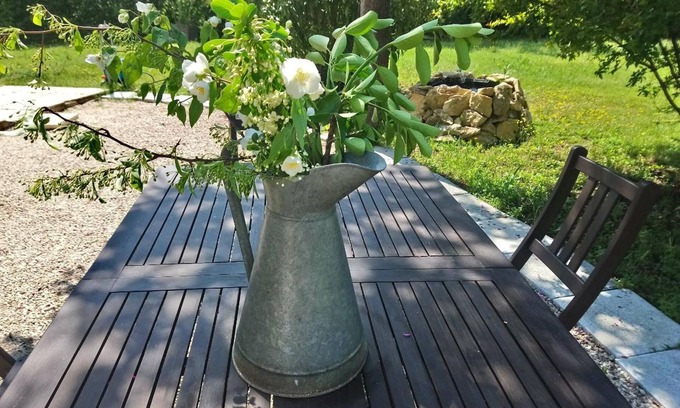 Uchaud Bed & Breakfast | Discover L'Esperluette: Oceanfront Escape with Spa & Pool