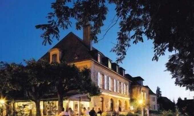 Domme Hotel | Discover L'Esplanade: Family-Friendly with Top Amenities