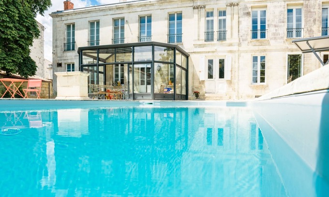 Rochefort Bed & Breakfast | Experience L'Esprit du 8: Pool, Dining & Family Friendly
