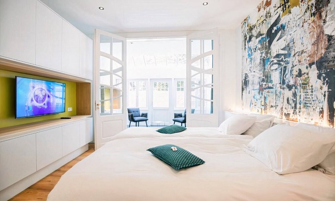 Bernister Hotel | Experience L'Esprit Sain: Family-Friendly Dining & Comfort
