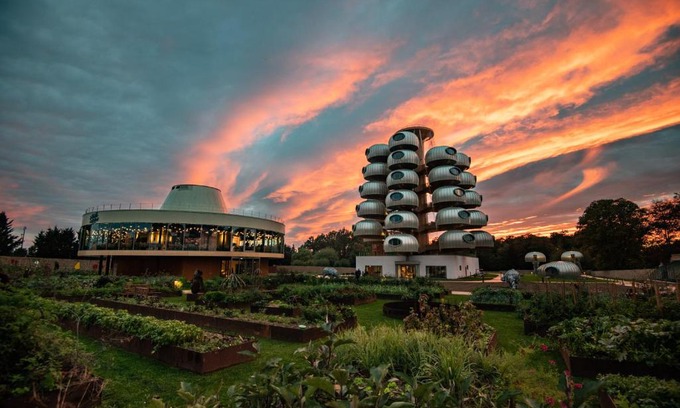 Pire-sur-Seiche Hotel | Indulge at L'EssenCiel: 4-Star Stay with Pool & Hot Tub