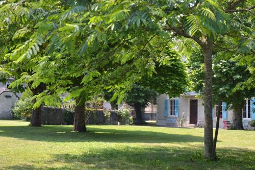 Pardies-Pietat Bed & Breakfast | Top-Rated L'Estancat: Family-Friendly with Delicious Dining