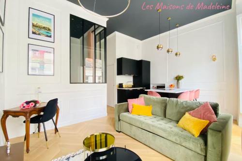 Graslin - Commerce Apartment | Discover L'Etoile du Sud: Family-Friendly Stay Awaits