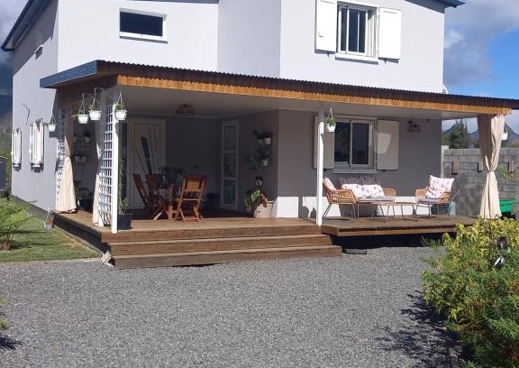 Cilaos Villa | Experience Family-Friendly Comfort at L'Etreinte des Cimes