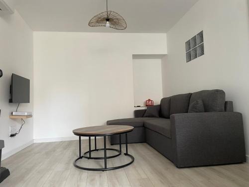Marlieux Apartment | Welcoming Appartement Le Tropical: Child-Friendly Retreat