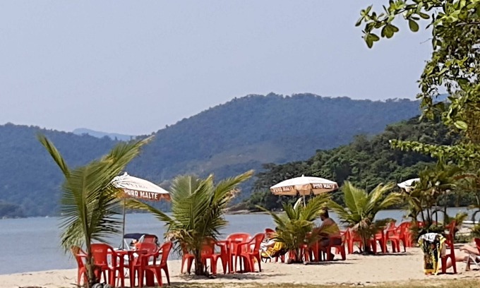 Jabaquara House | Experience L. Gael Beach House: A Family-Friendly Retreat