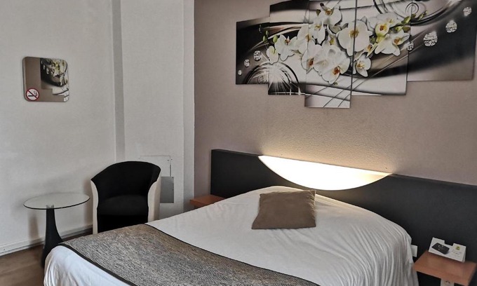 Romilly-sur-Seine Hotel | Pet-Friendly L'Hôtel du Marais Romilly Centre Awaits You