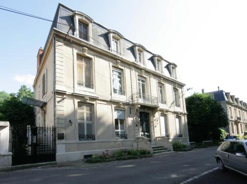 Nancy City Centre Apartment | Discover L'Hôtel Particulier - Cozy Appartements d'Hôtes
