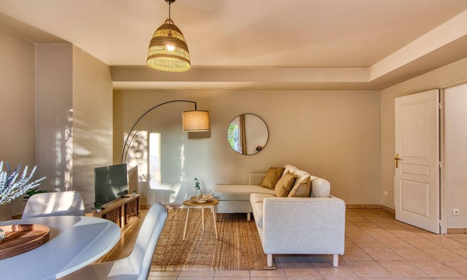 Bron Apartment | L'Harmonie - Beau RDJ 2 pers - Tram T5