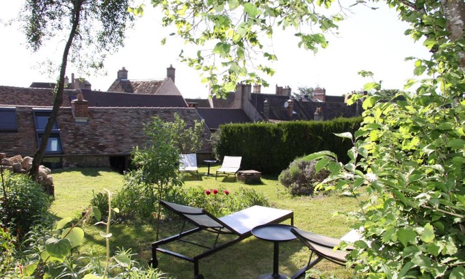 Rochefort-en-Yvelines Bed & Breakfast | Oceanfront Bliss at L'Hibernie - Rated 9.5 by Guests