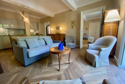 Nimes City Centre Apartment | Cozy L'historien Hotel with Balcony in Heart of Nîmes